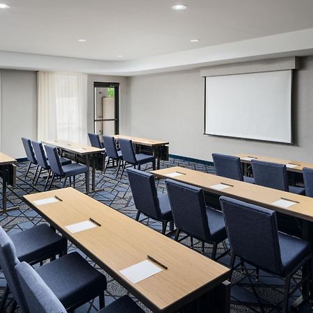 Courtyard By Marriott Kingston Hotel Buitenkant foto