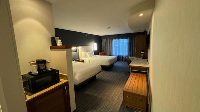 Courtyard By Marriott Kingston Hotel Buitenkant foto