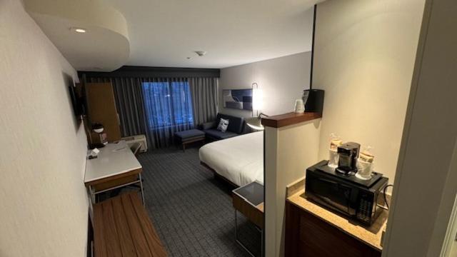 Courtyard By Marriott Kingston Hotel Buitenkant foto