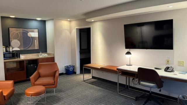 Courtyard By Marriott Kingston Hotel Buitenkant foto