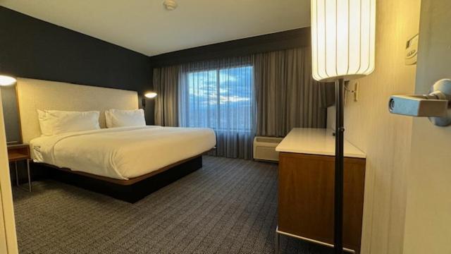 Courtyard By Marriott Kingston Hotel Buitenkant foto