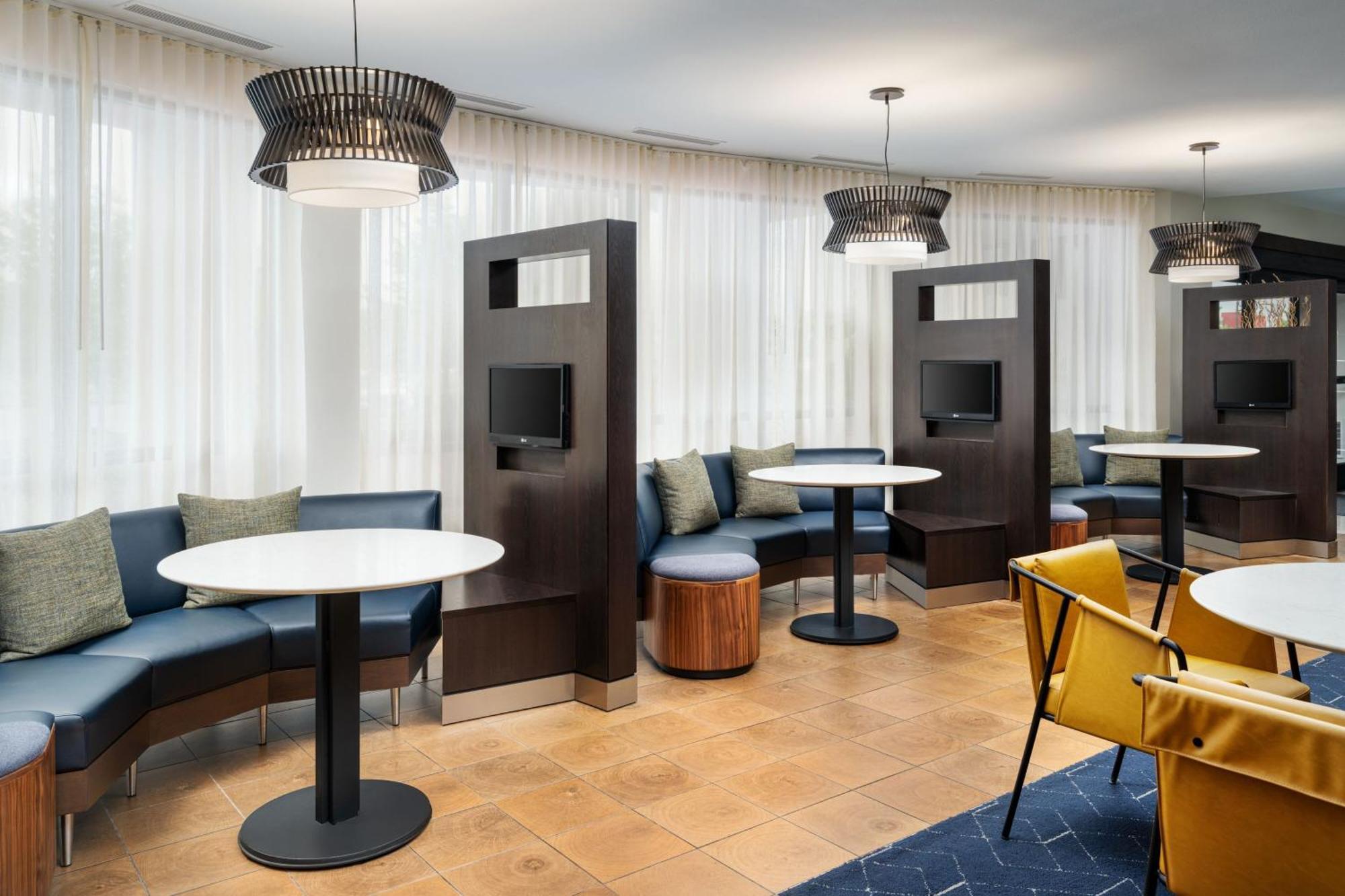 Courtyard By Marriott Kingston Hotel Buitenkant foto