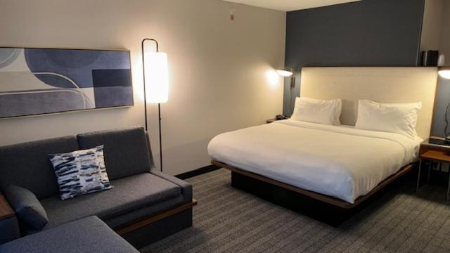 Courtyard By Marriott Kingston Hotel Buitenkant foto
