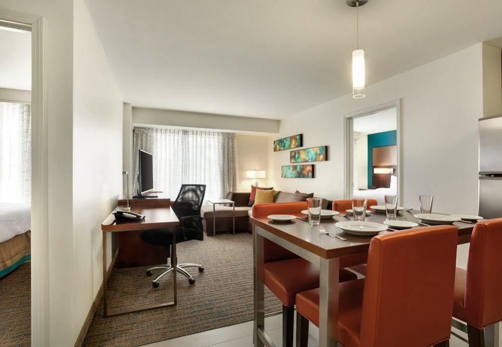 Courtyard By Marriott Kingston Hotel Buitenkant foto