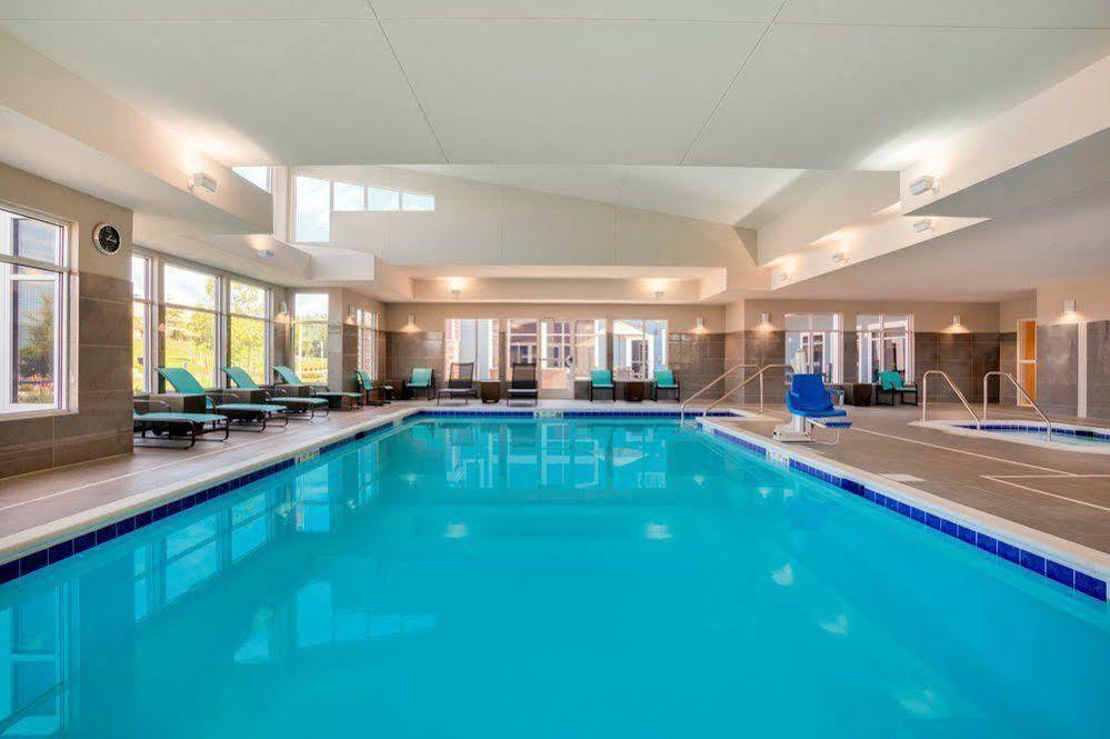 Courtyard By Marriott Kingston Hotel Buitenkant foto
